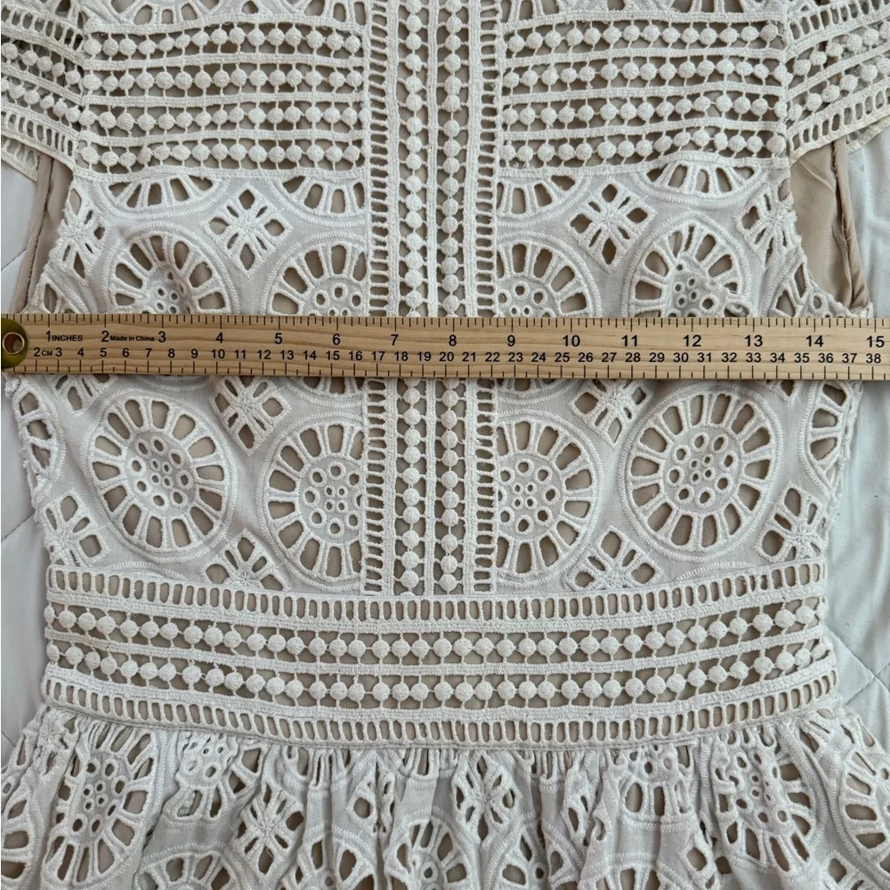 Alice+Olivia Imani Eyelet Lace Overlay Dress XS Like New Ivory Cream Bridal $495